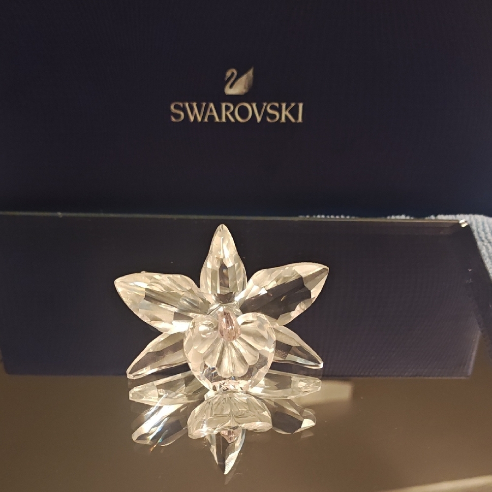 Swarovski Crystal Figurines - Orchid w/Light Pink Ctr (ret 2007).